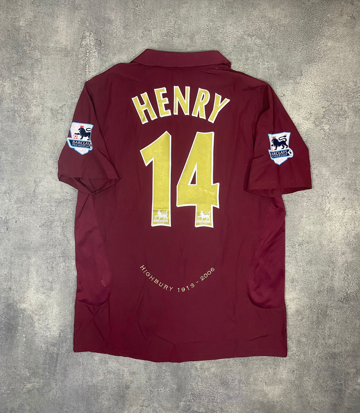 Arsenal 05/06 away jersey